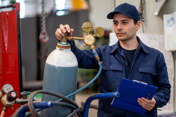 Understand How an Acetylene Cylinder Valve Works