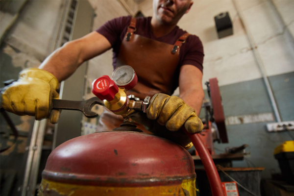 How Long Does an Acetylene Cylinder Typically Last?