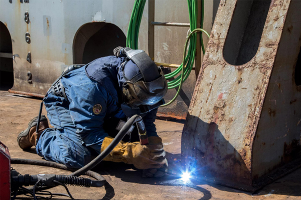 What National Standards Apply to the Use of Acetylene Cylinders?