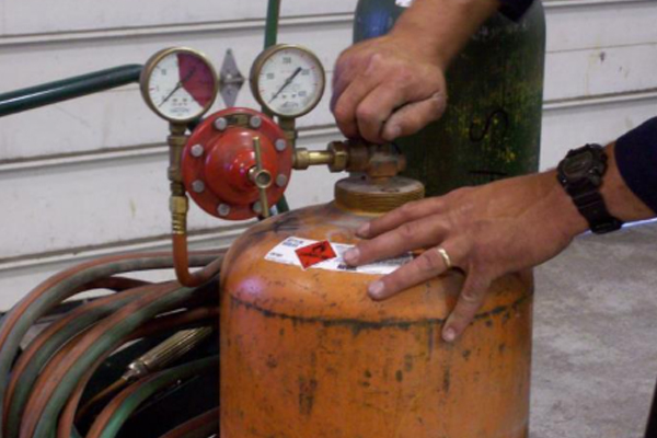 What Are the Practical Tips for Using Acetylene Cylinders